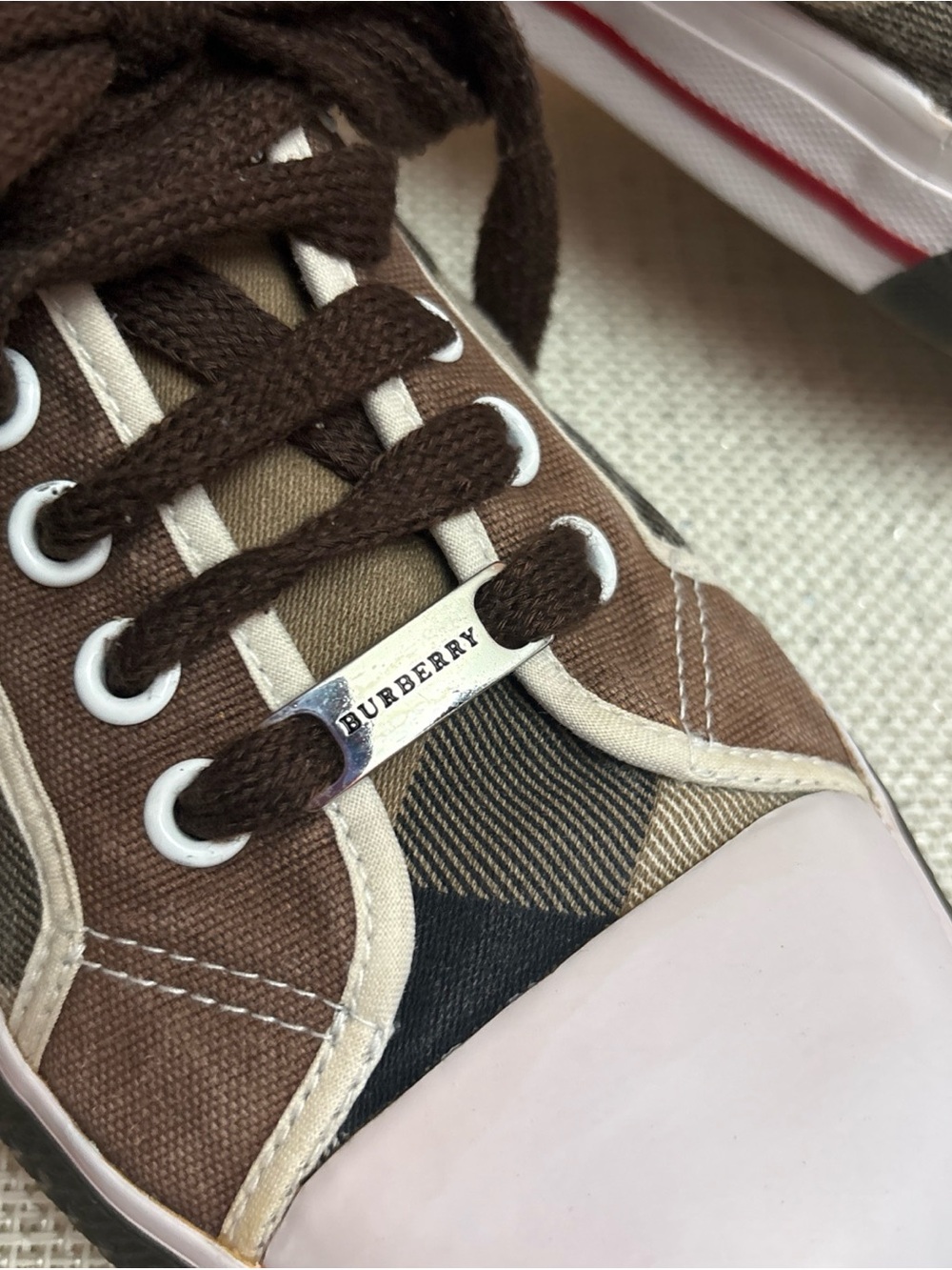 BURBERRY VINTAGE  Novacheck Plaid Low-Top Sneakers - Brown SIZE 9 - Picture 2 of 12